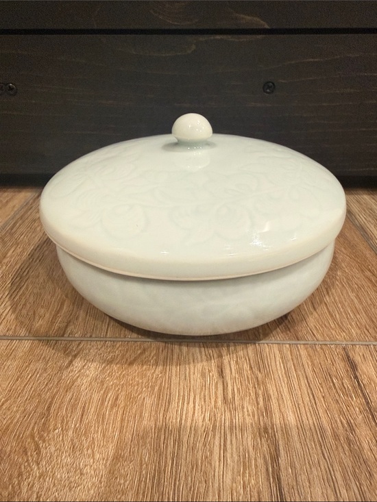 Other - Korean CELADON Lid Circle Trinket Lotus Flower Box 4.5 inches round - light blue